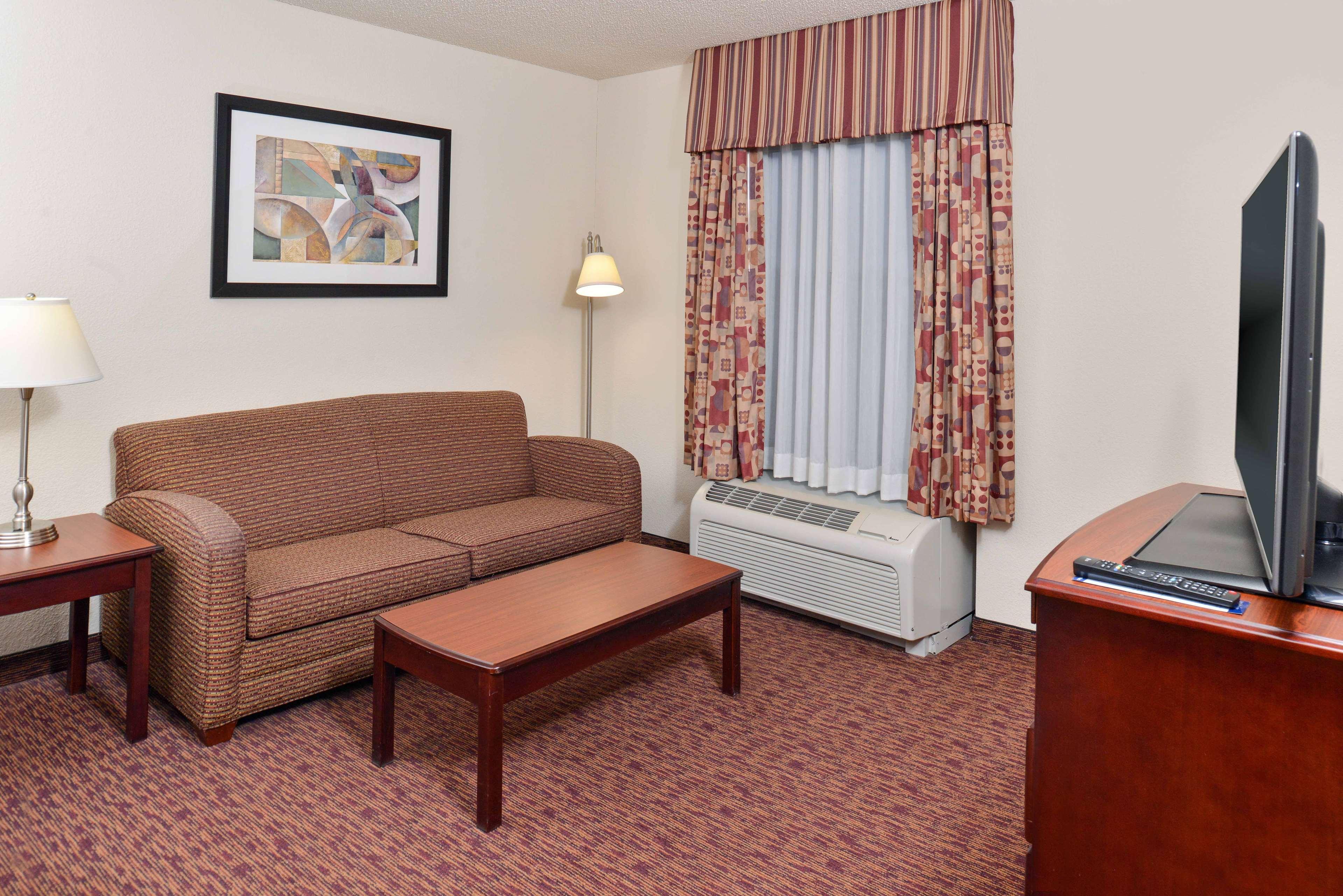 Hampton Inn & Suites Манси Экстерьер фото