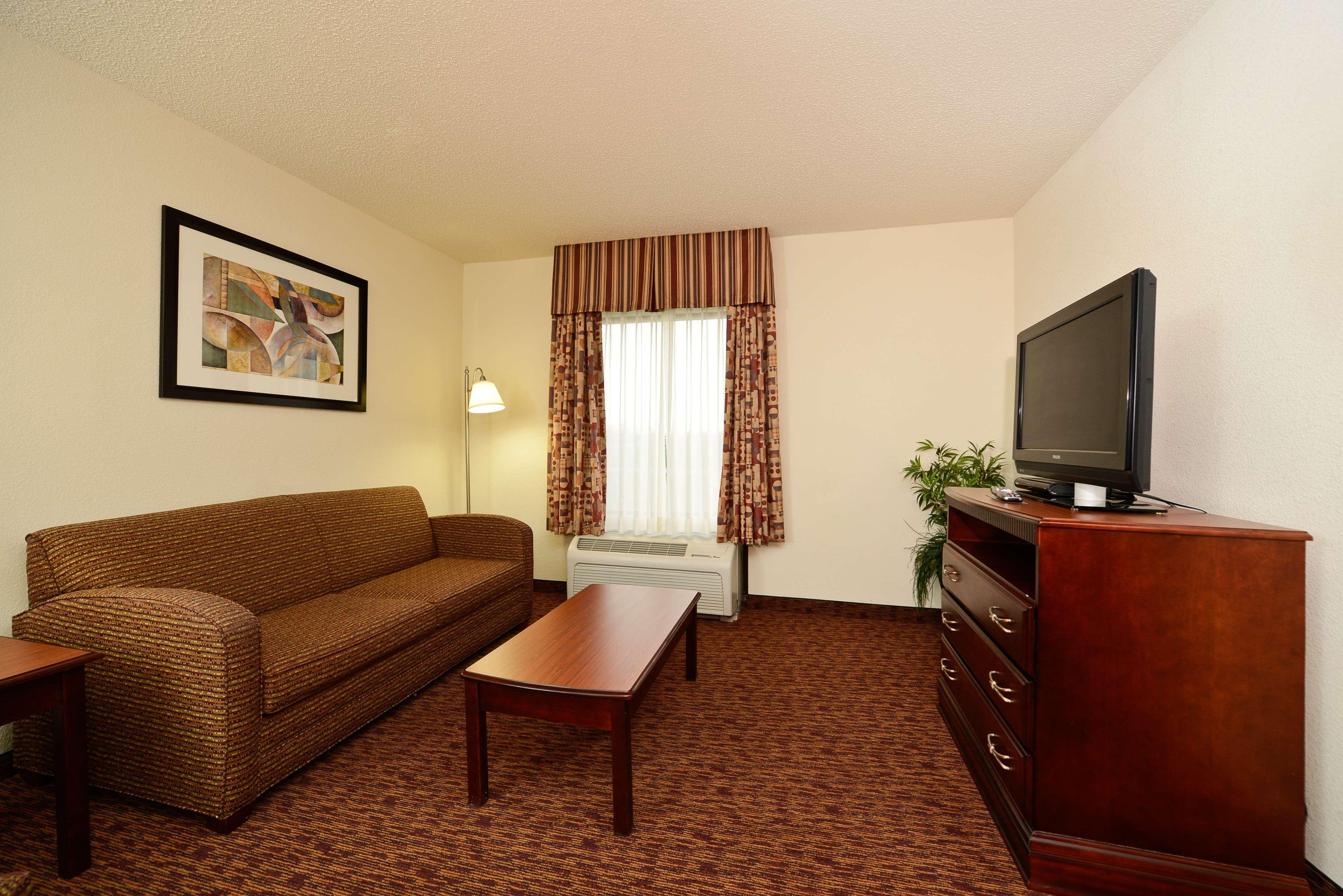 Hampton Inn & Suites Манси Экстерьер фото