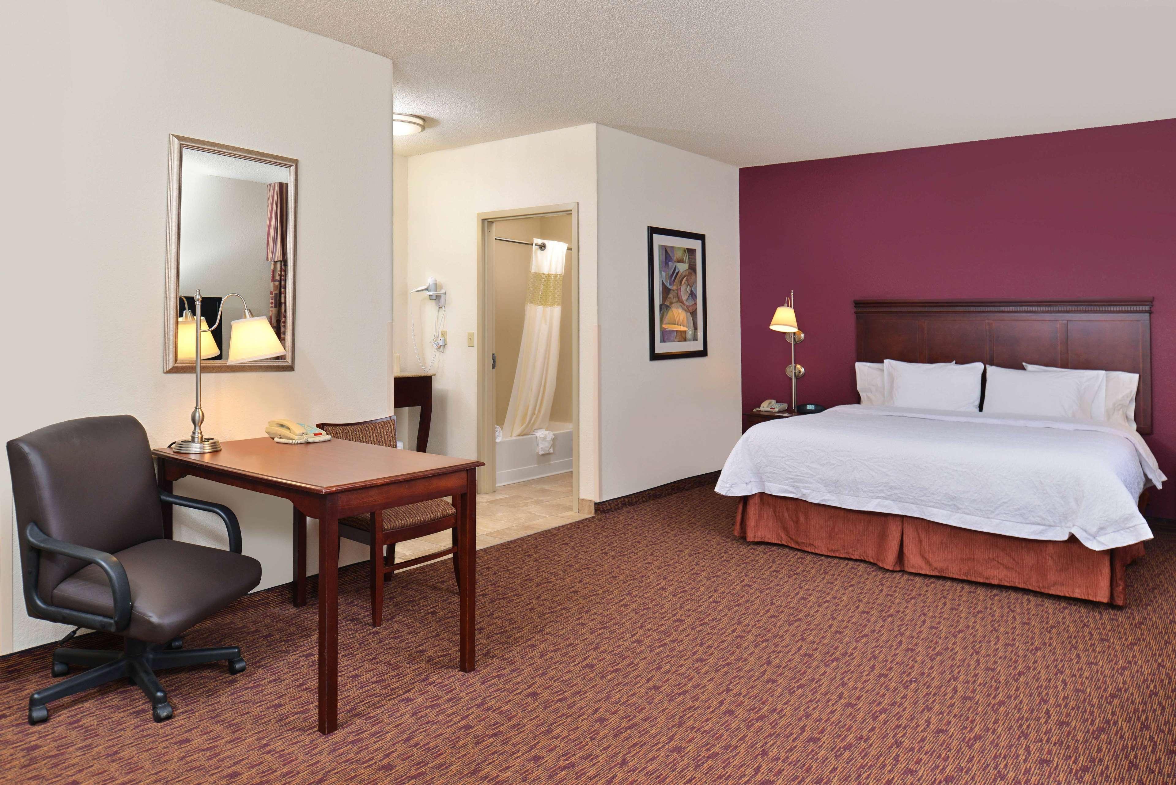 Hampton Inn & Suites Манси Экстерьер фото