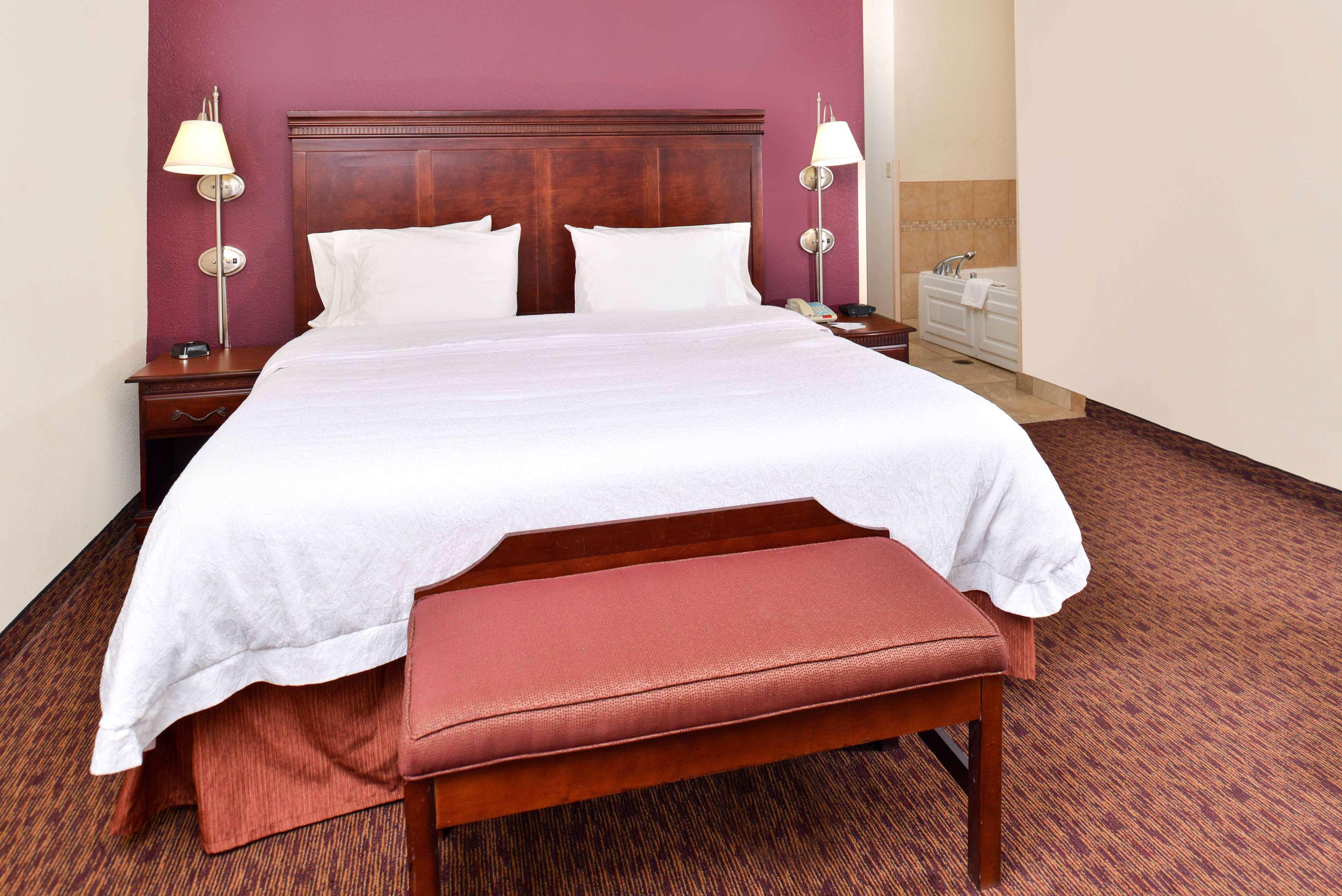 Hampton Inn & Suites Манси Экстерьер фото