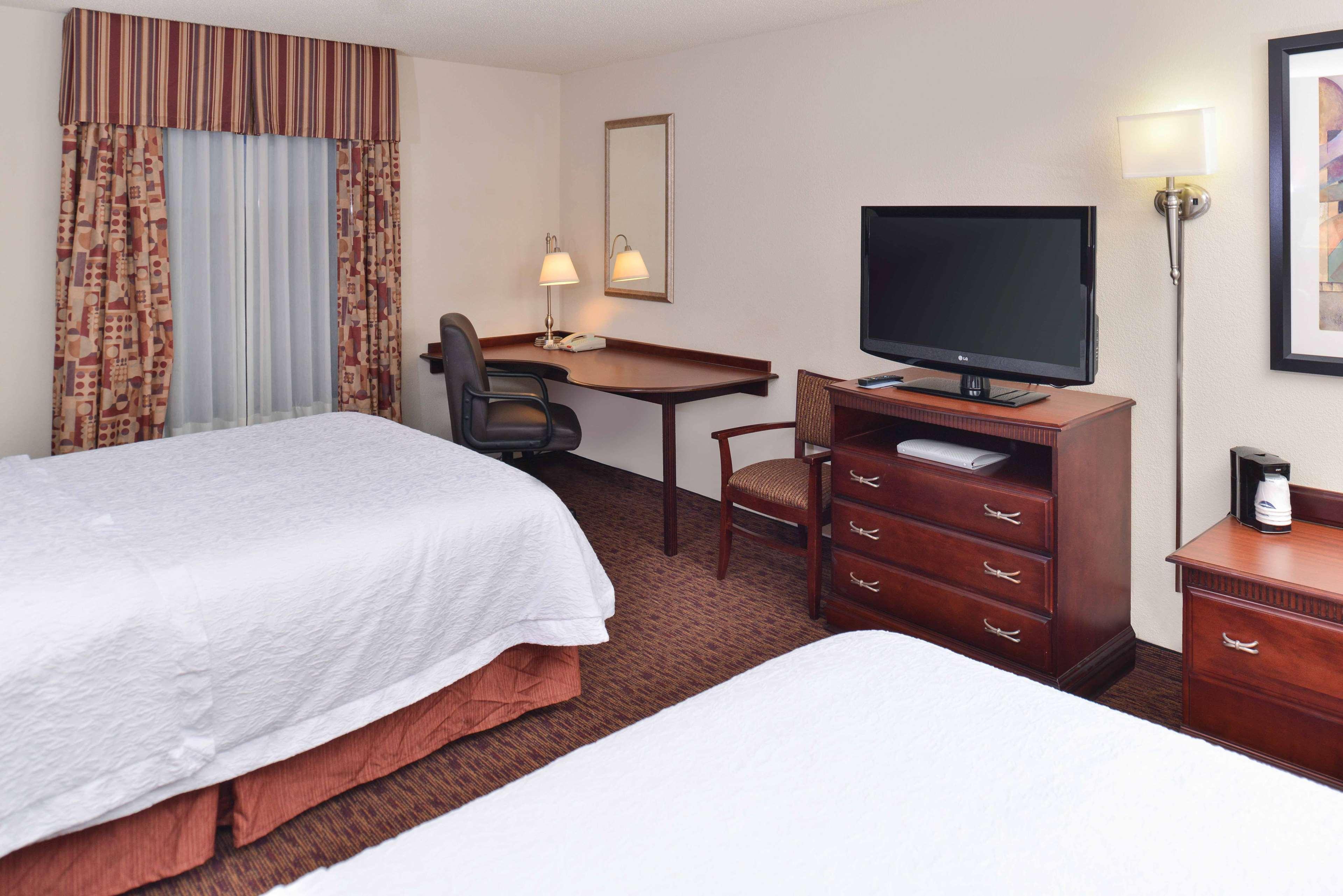 Hampton Inn & Suites Манси Экстерьер фото