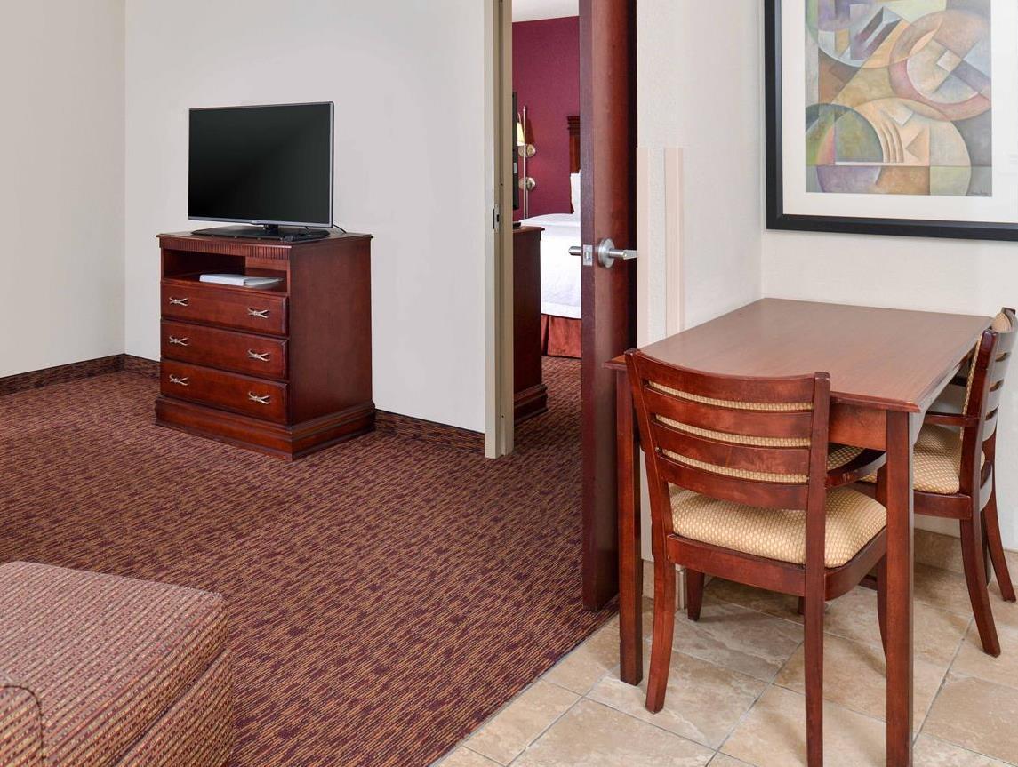 Hampton Inn & Suites Манси Экстерьер фото