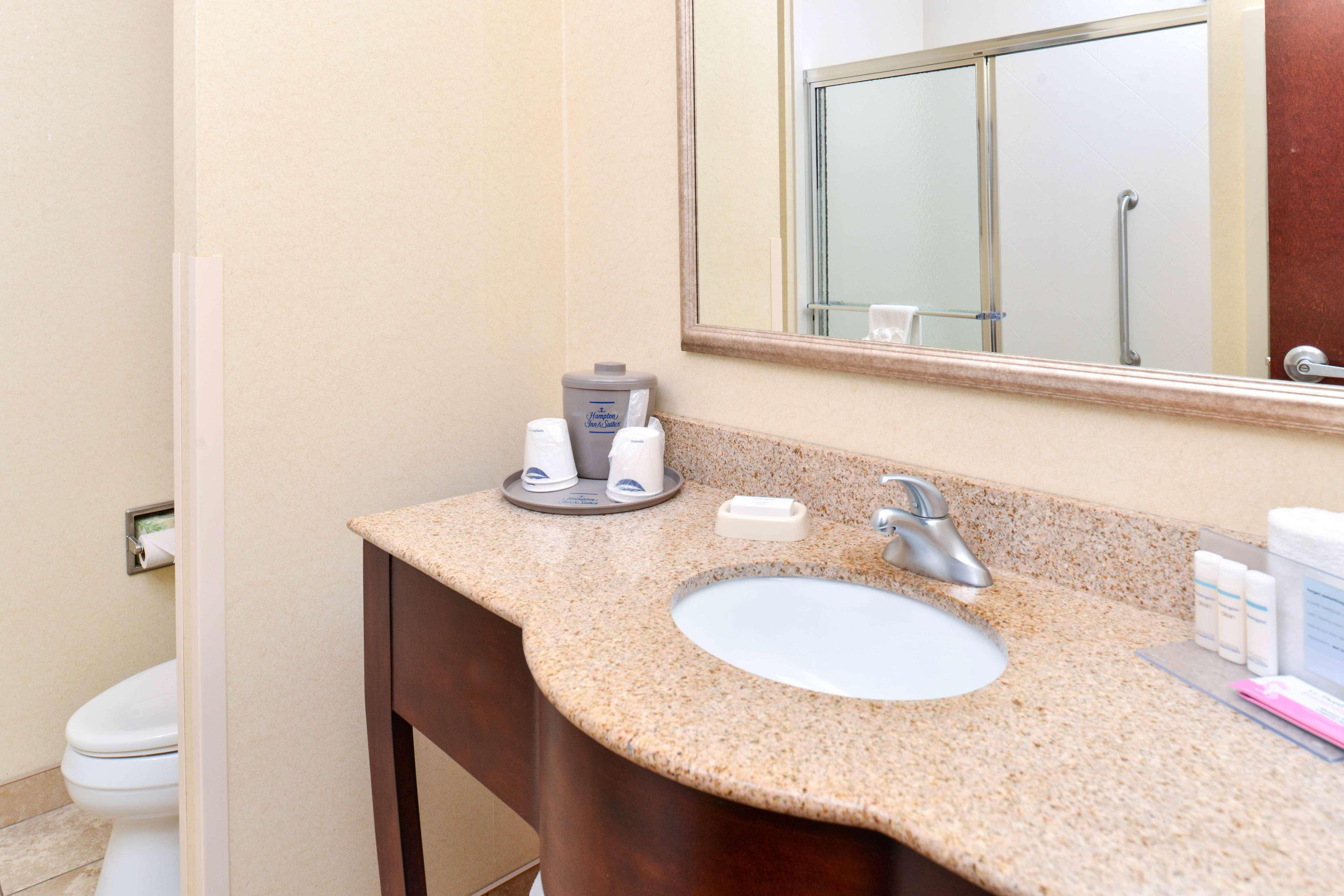 Hampton Inn & Suites Манси Экстерьер фото