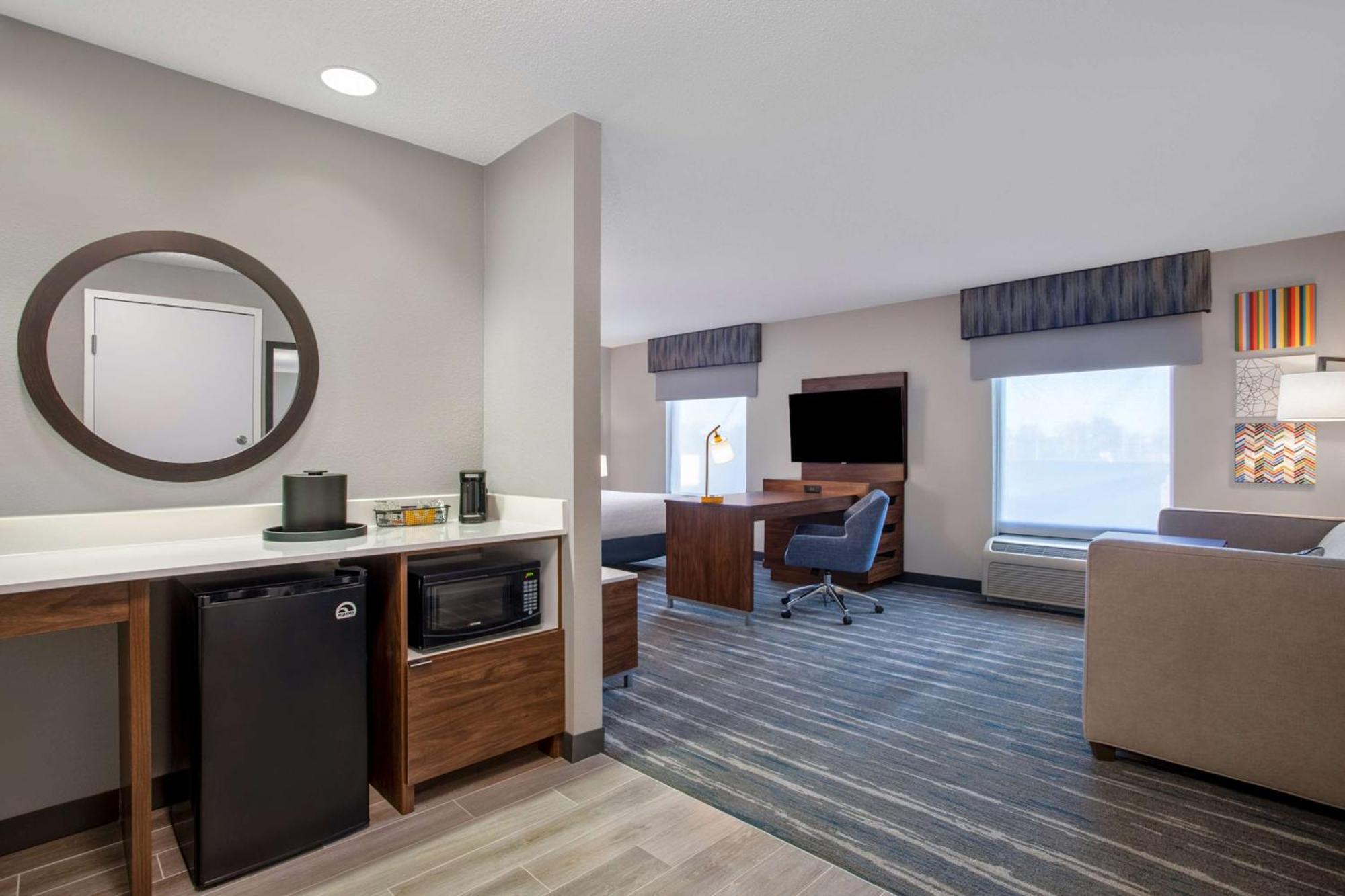 Hampton Inn & Suites Манси Экстерьер фото