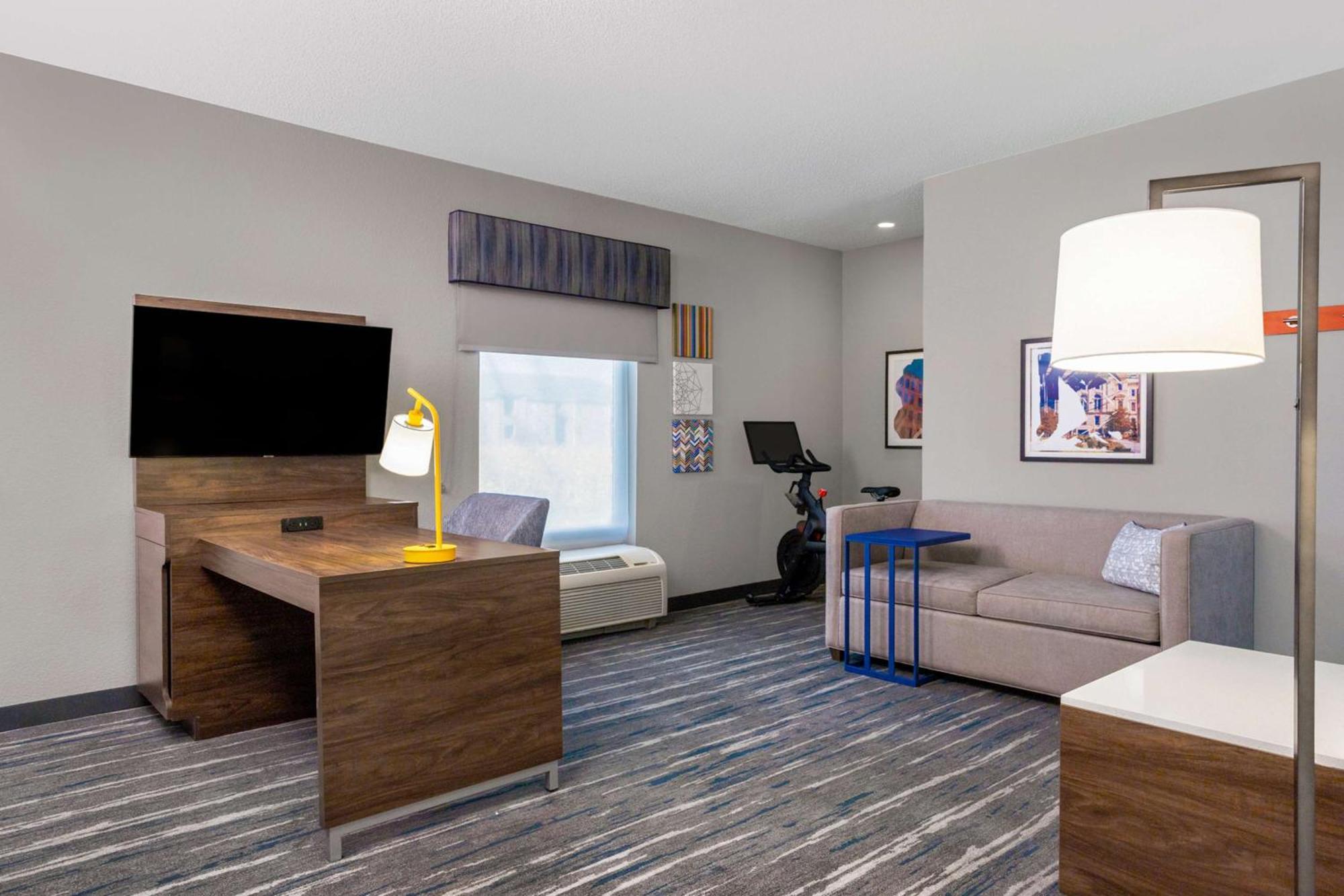 Hampton Inn & Suites Манси Экстерьер фото