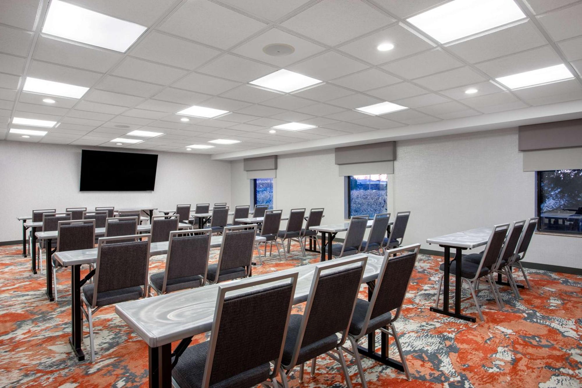 Hampton Inn & Suites Манси Экстерьер фото