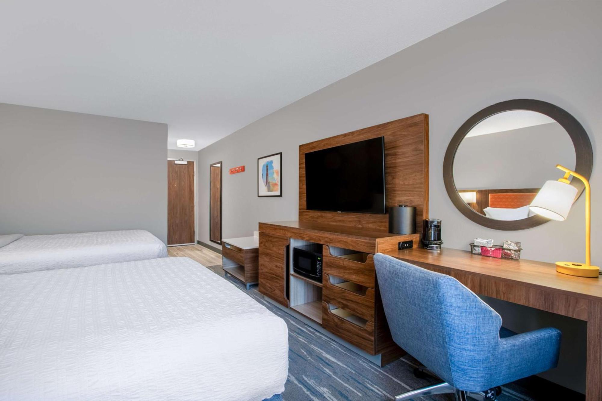 Hampton Inn & Suites Манси Экстерьер фото