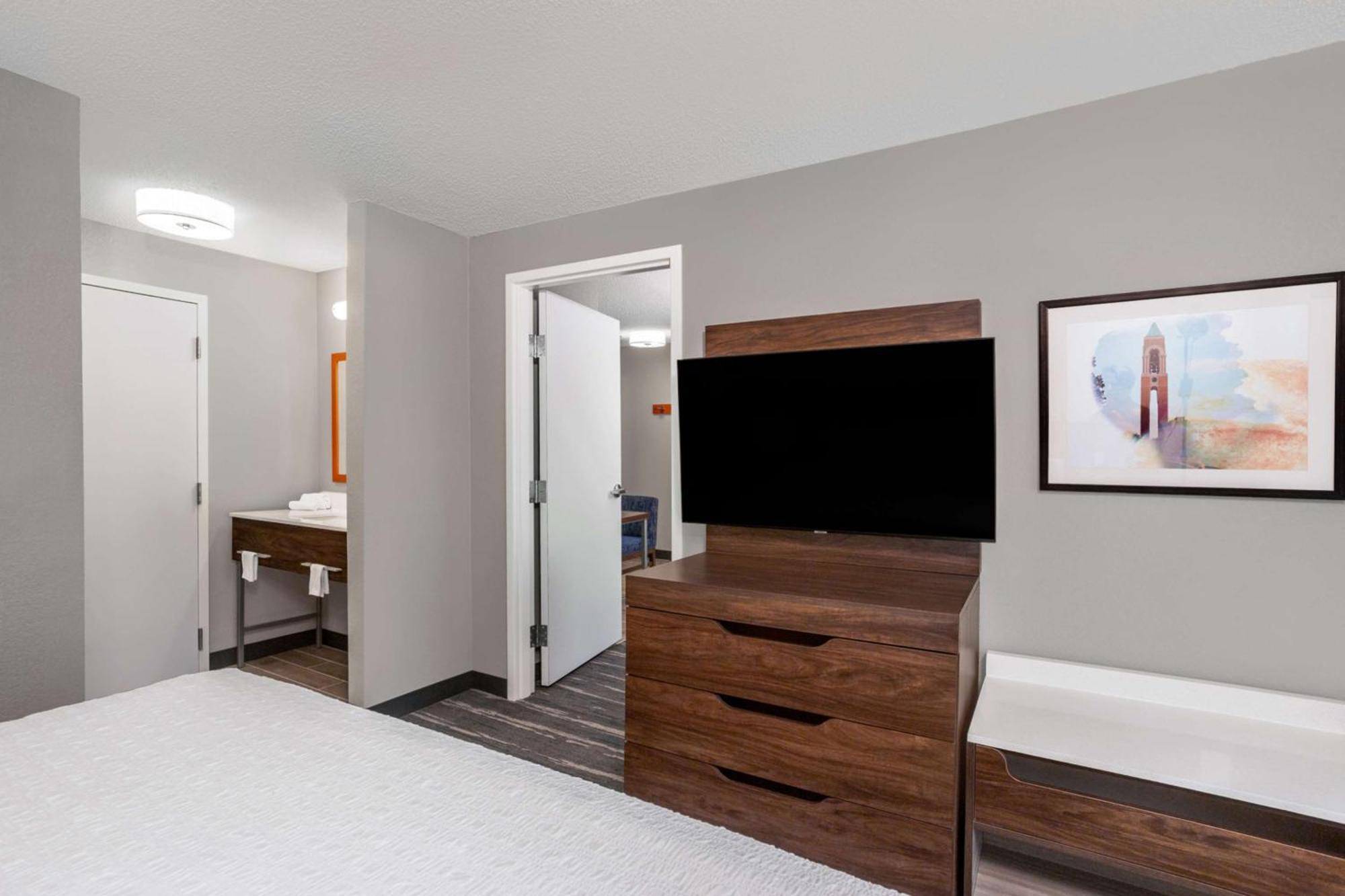 Hampton Inn & Suites Манси Экстерьер фото