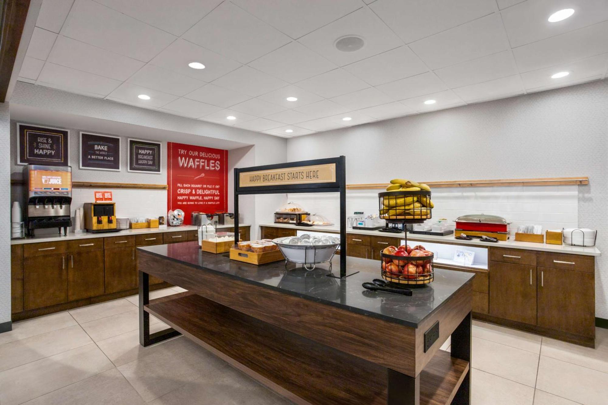 Hampton Inn & Suites Манси Экстерьер фото