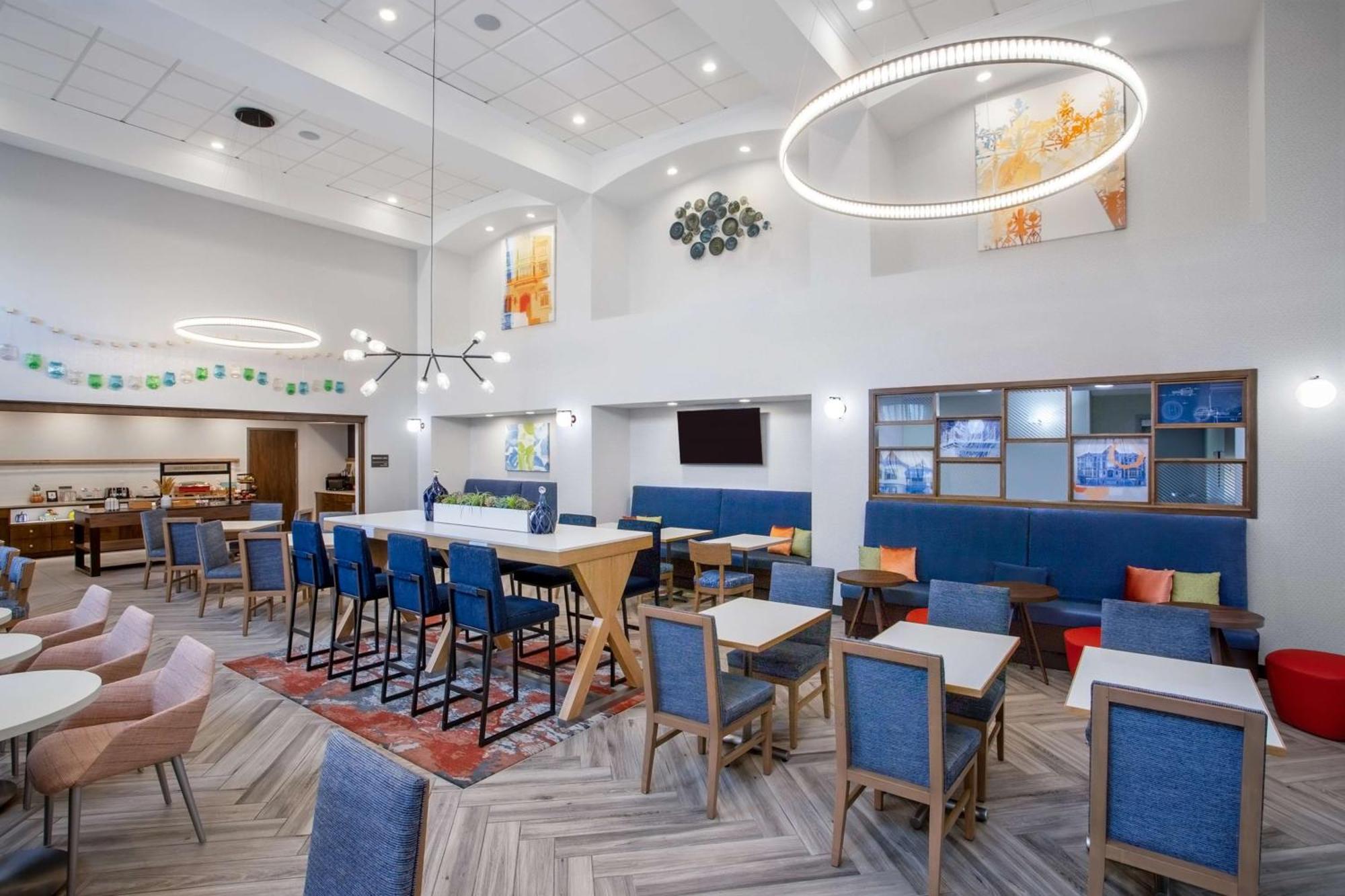 Hampton Inn & Suites Манси Экстерьер фото