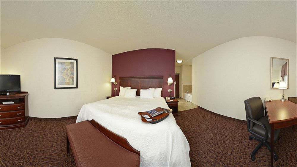 Hampton Inn & Suites Манси Экстерьер фото
