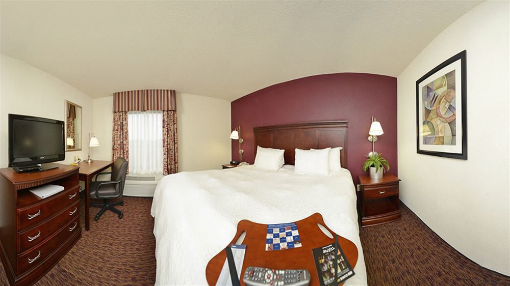 Hampton Inn & Suites Манси Экстерьер фото